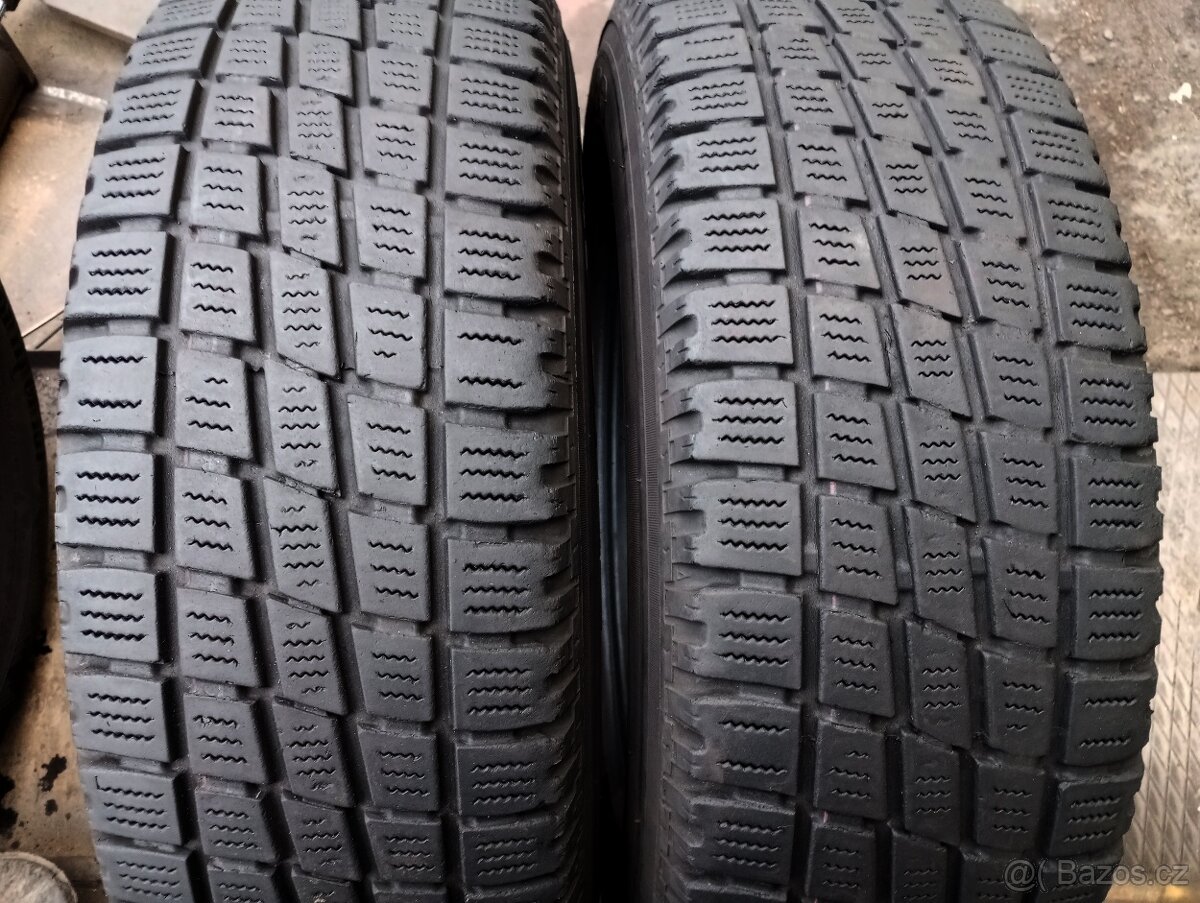 Zimní užitkové pneumatiky Toyo 215/70 R15C 109/107