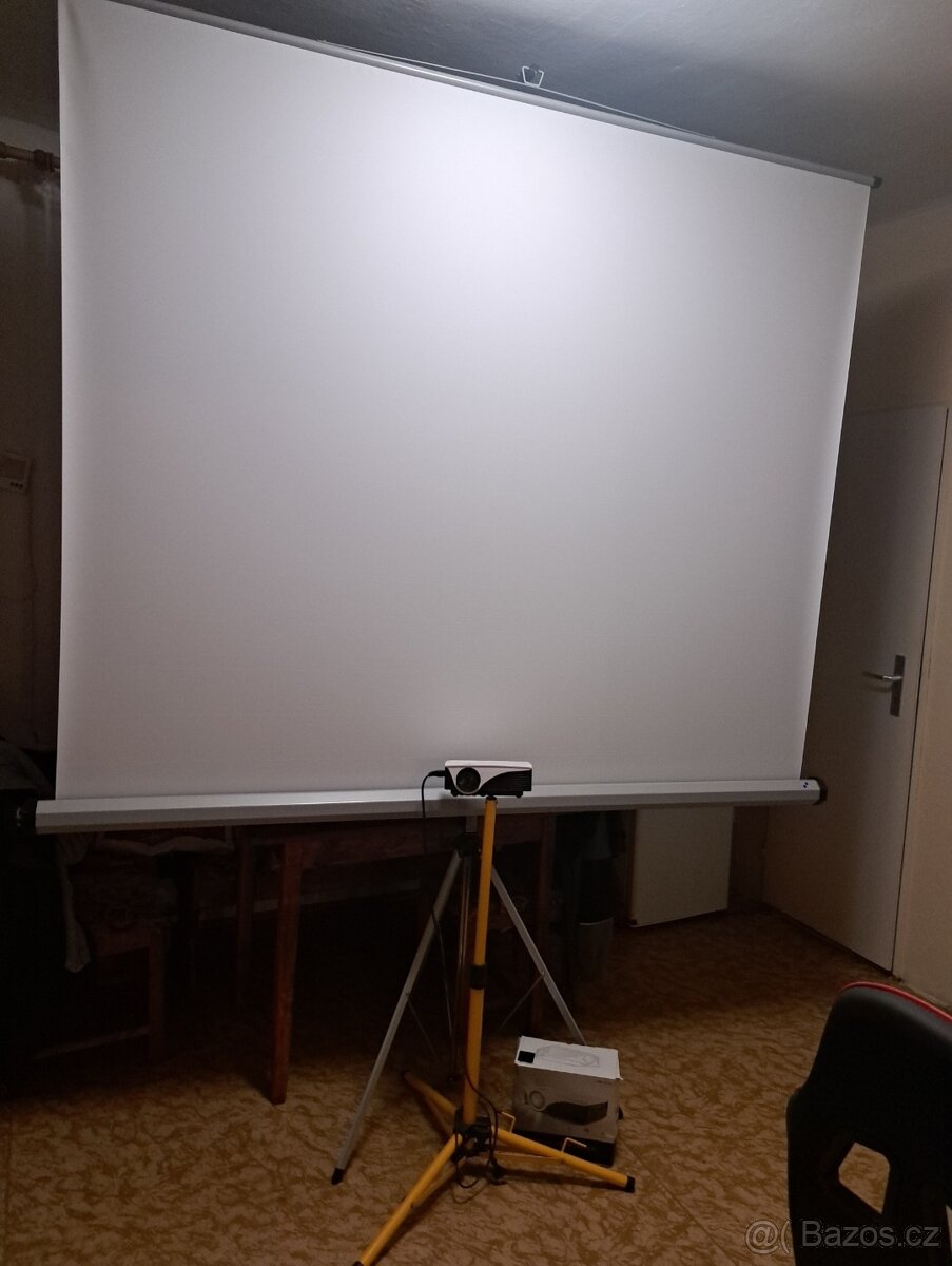 Projektor Forever s 200x200cm plátnem+ stojan