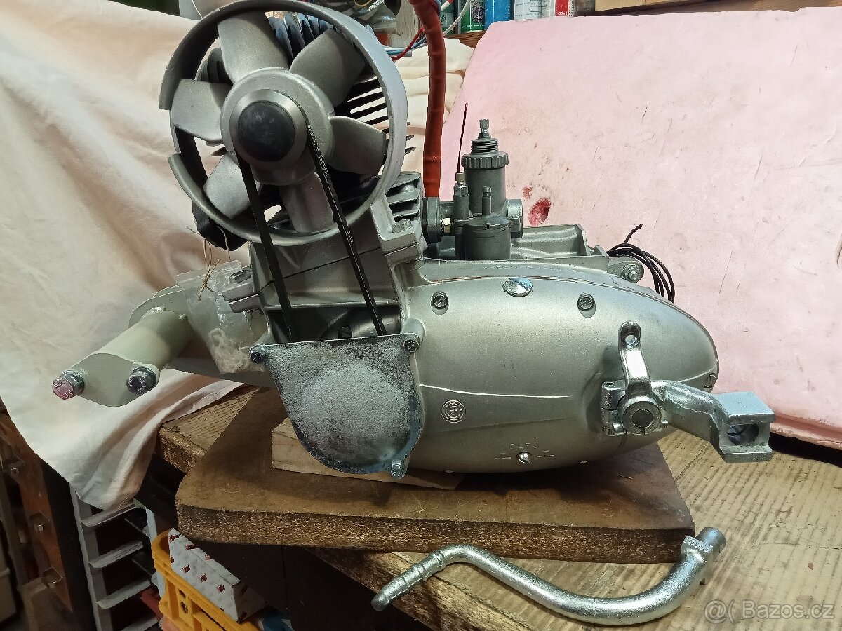 Motor skutr ČZ 502