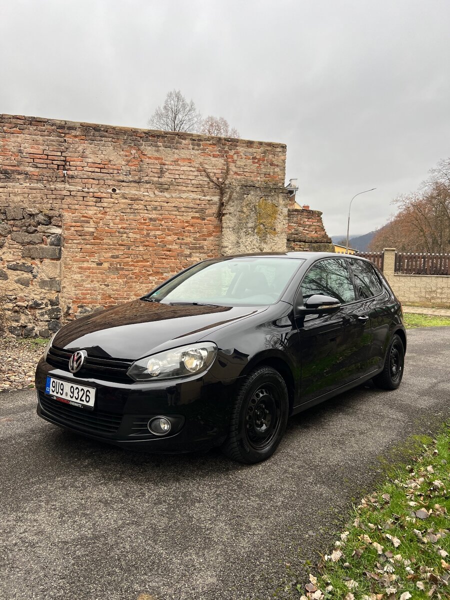 VW GOLF 1.4 16v benzín, 59 kW