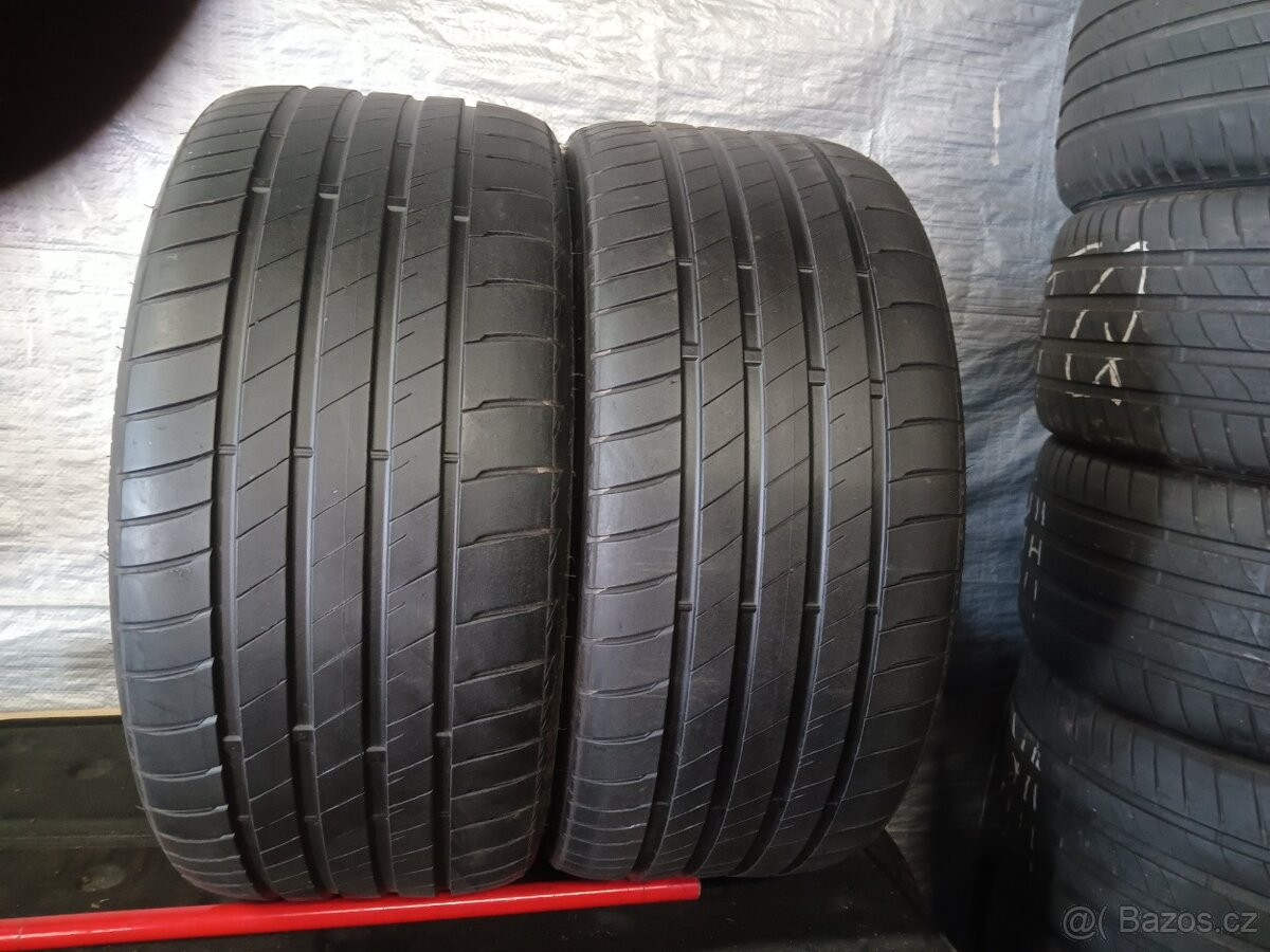 2xletní pneu 235/35/19.Bridgestone.