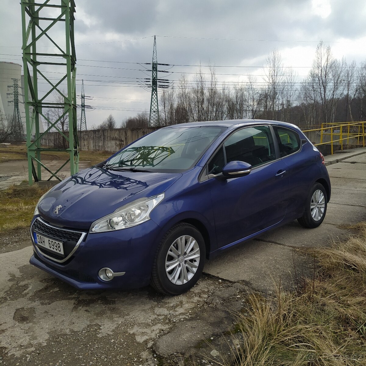 Peugeot 208 1.2 benzín 60kw, poctivých 136tkm, klima