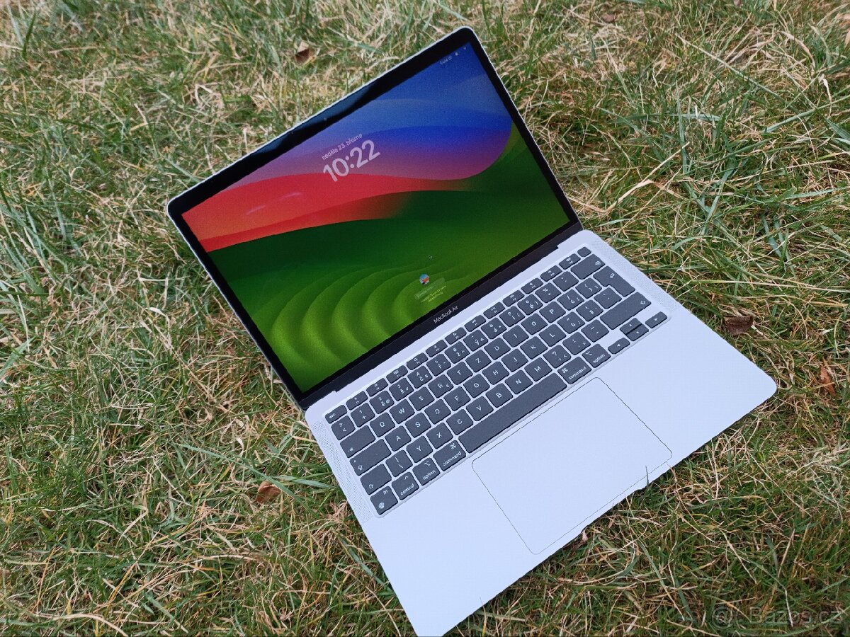 Macbook Air 2020, 99% baterie