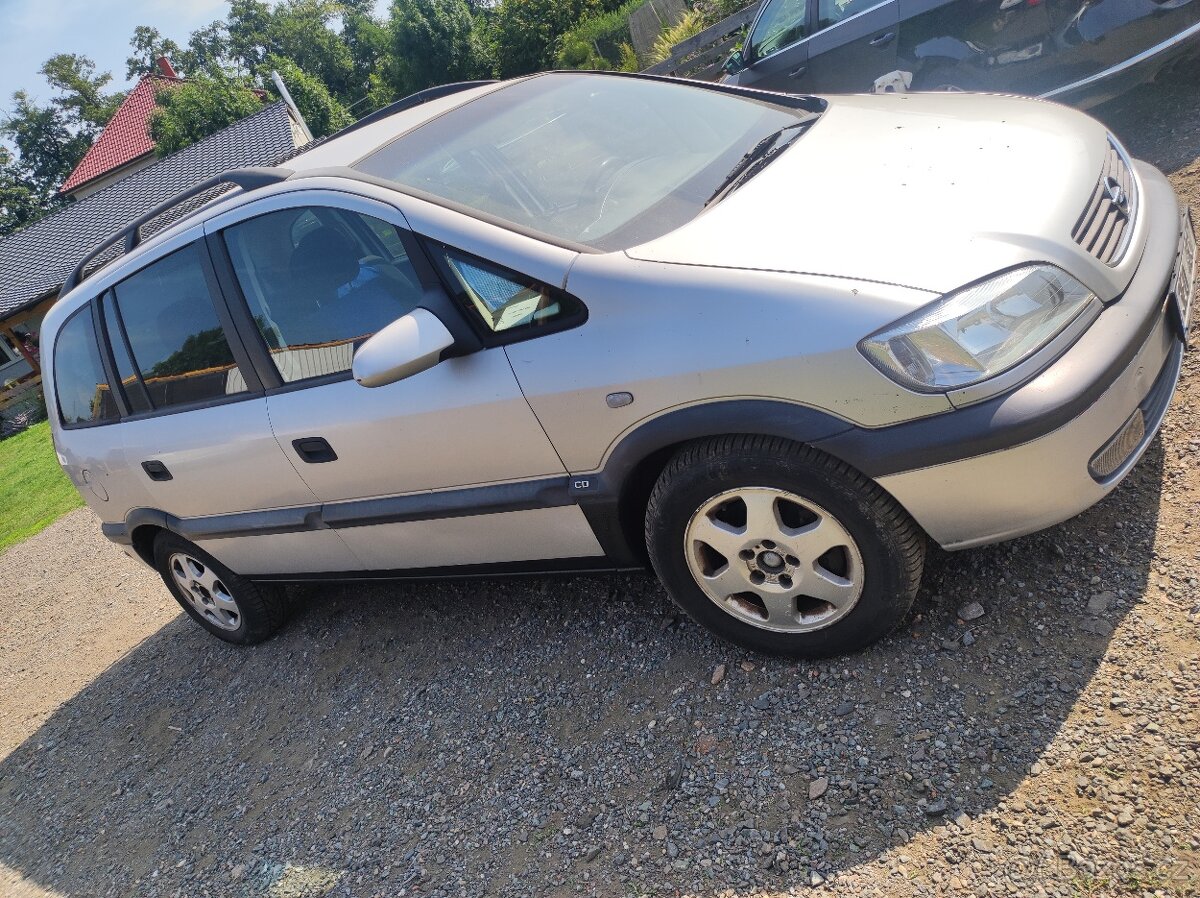 Opel Zafira 1.8 i 7 míst