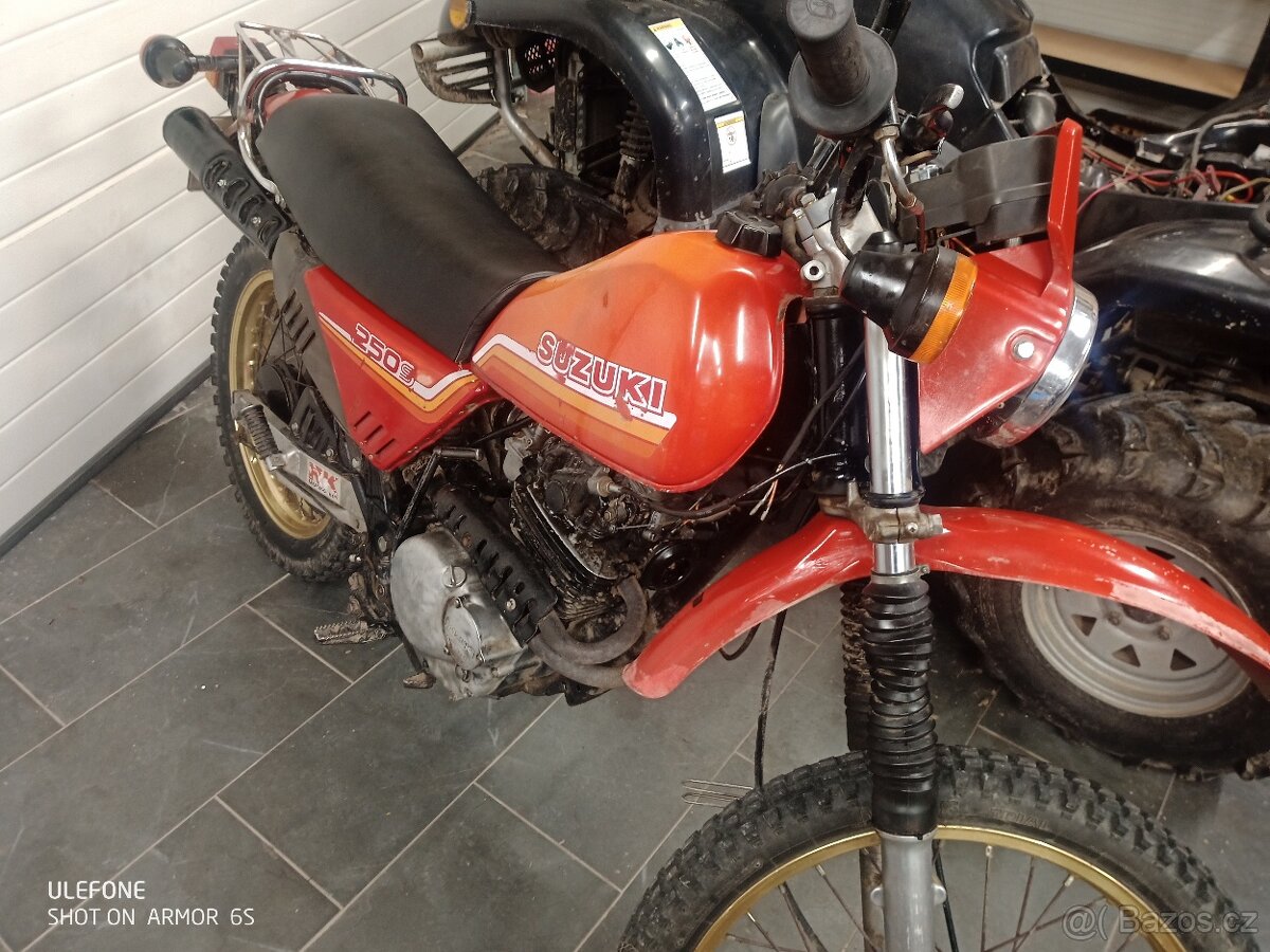 Suzuki Dr 250S