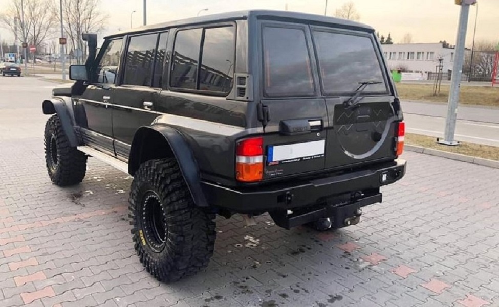 NISSAN PATROL Y60 - ZADNÍ HLINÍKOVÝ PEVNOSTNÍ NÁRAZNÍK