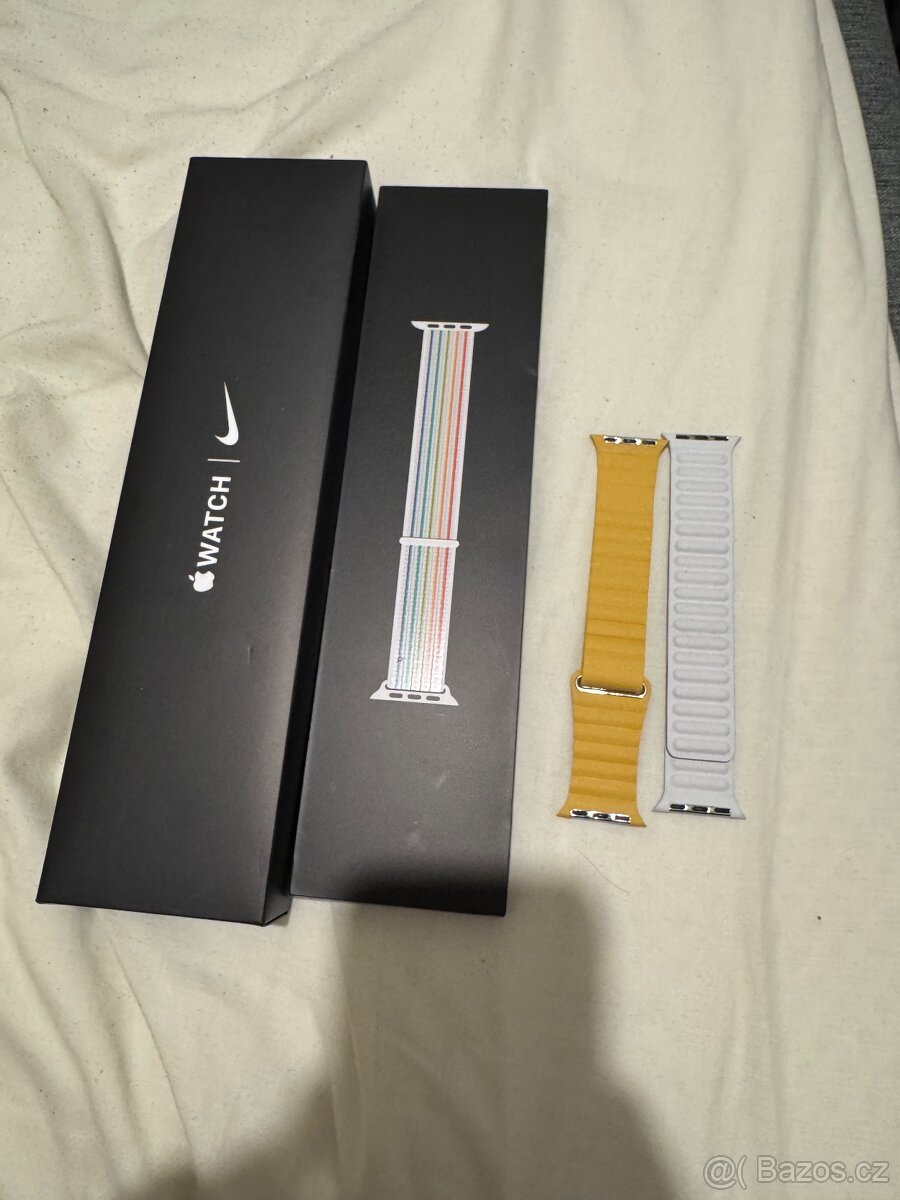 Apple Watch SE x NIKE 2020 silver