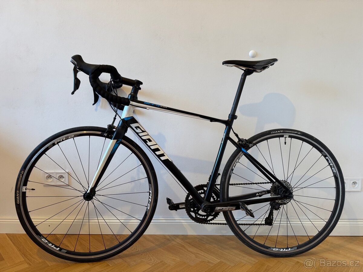 SLEVA - Giant Defy 1, komplet Shimano 105, super stav