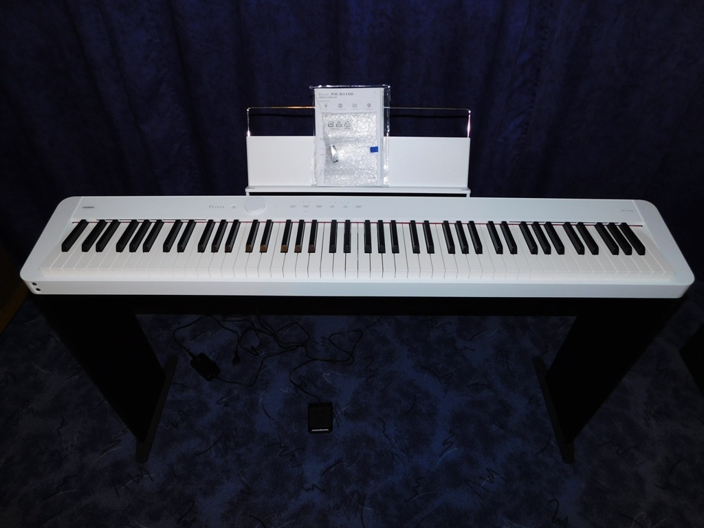 Digitální Piano Casio PX S1100 + Dřevěný Stojan