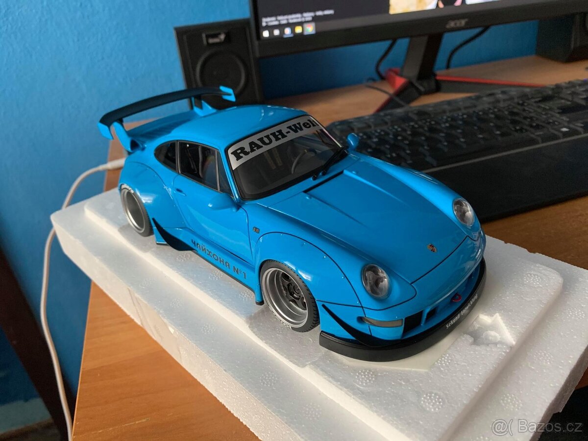 AUTOart Porsche 911 993 RWB 1:18