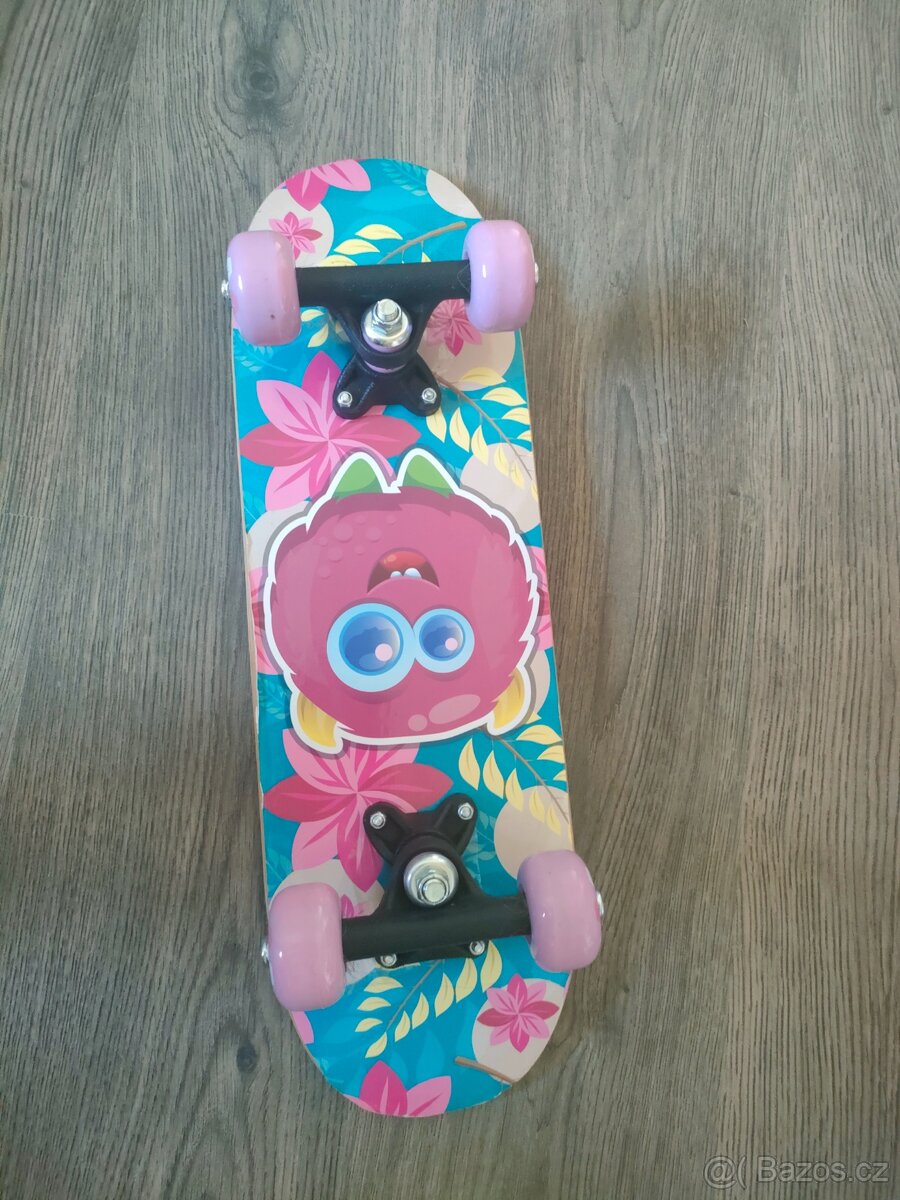 Novy skateboard ze Sportisimo délka 50 cm