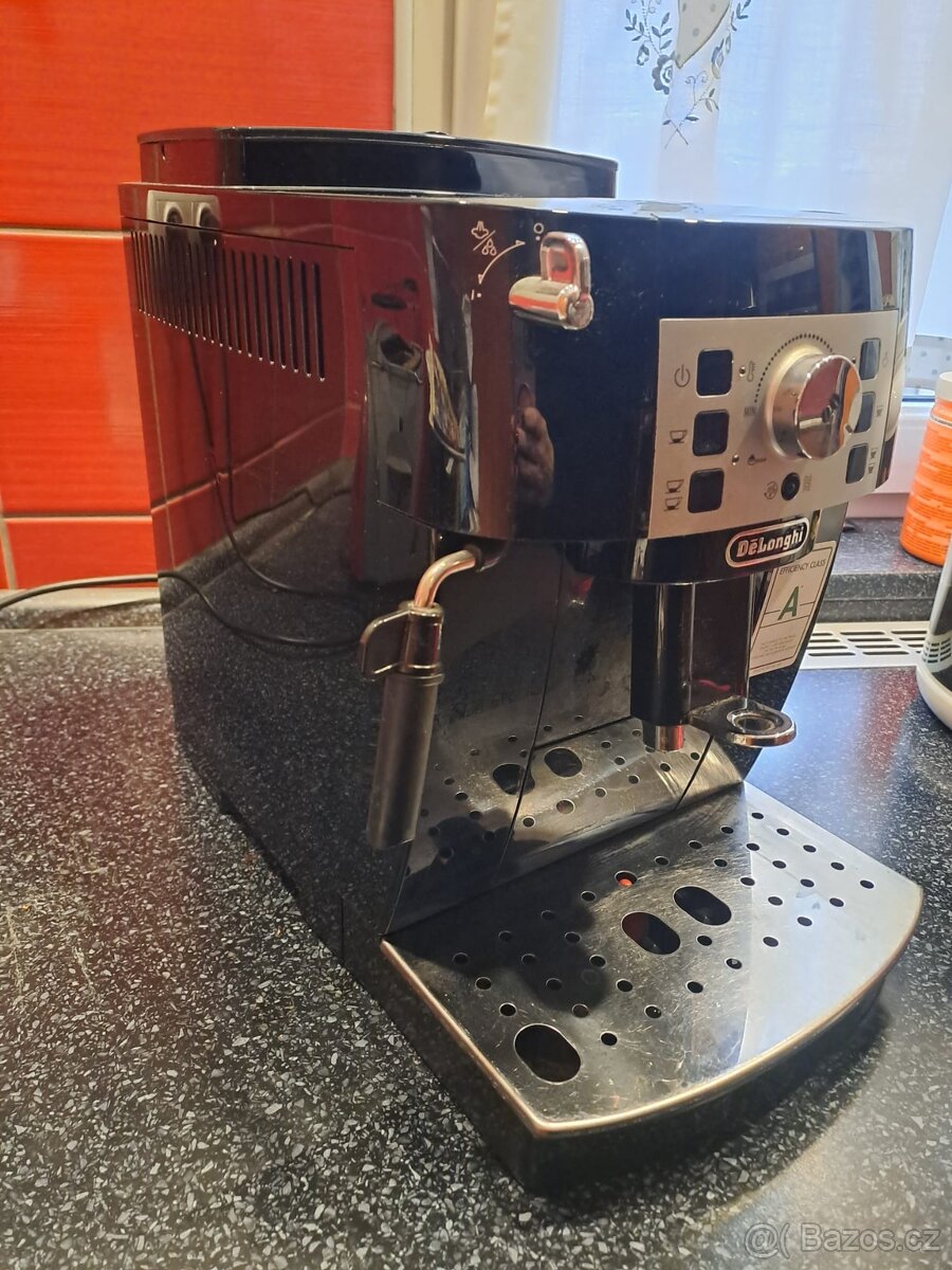 Espresso De'Longhi Magnifica S Ecam 22.112 B černé