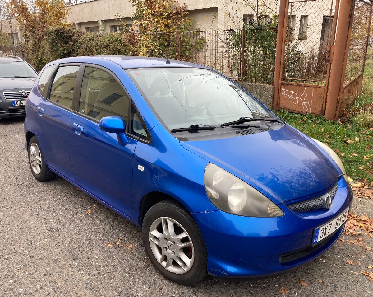 Honda Jazz 1.2i 57 KW, rok 2005, Klima, ALU kola, zimní pneu