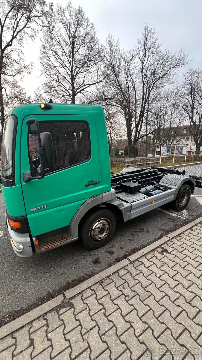 Mercedes Atego 818 Hákový Nosič Kontejneru