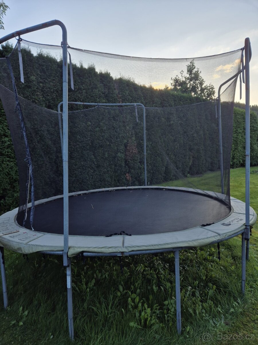 Trampolína