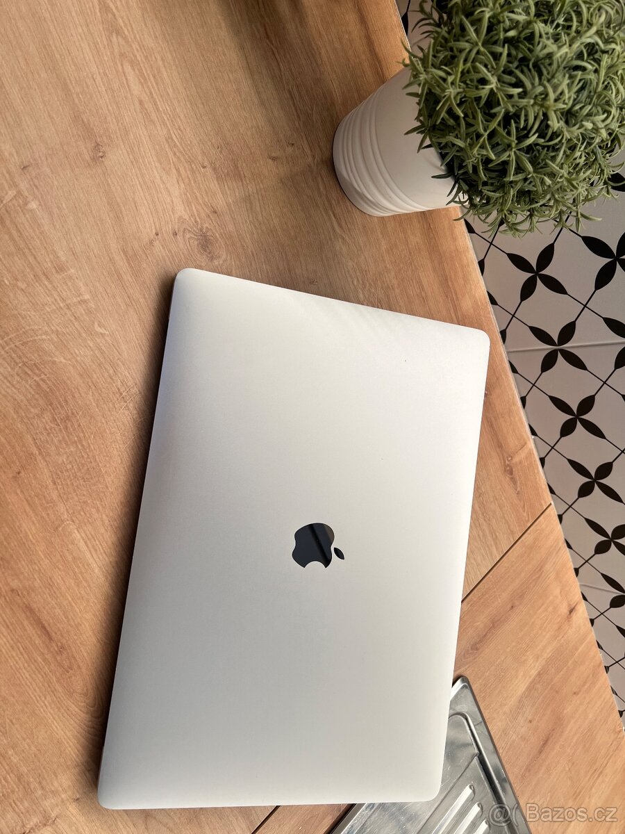 Apple MacBook Pro 15-inch 2017