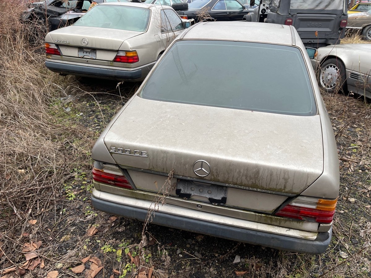 2x Mercedes w124 coupe 300