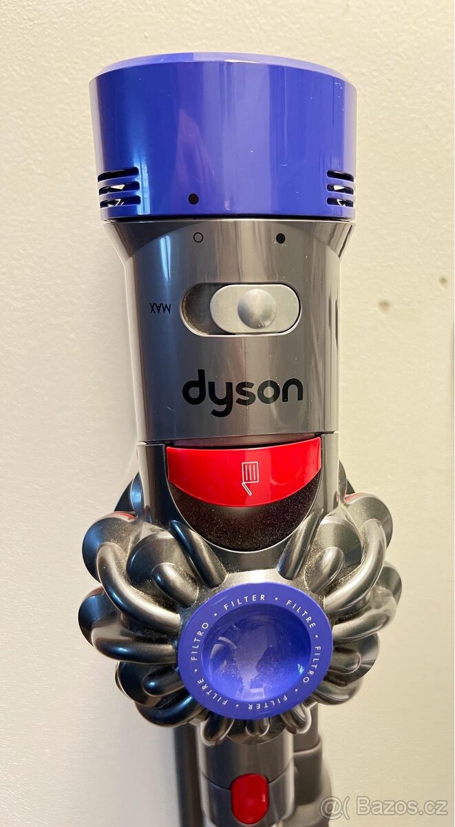 Dyson V8 Animal – tyčový vysavač v perfektním stavu