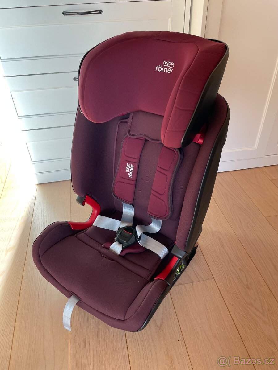 Autosedačka Britax Römer Advansafix IV M 9-36 kg