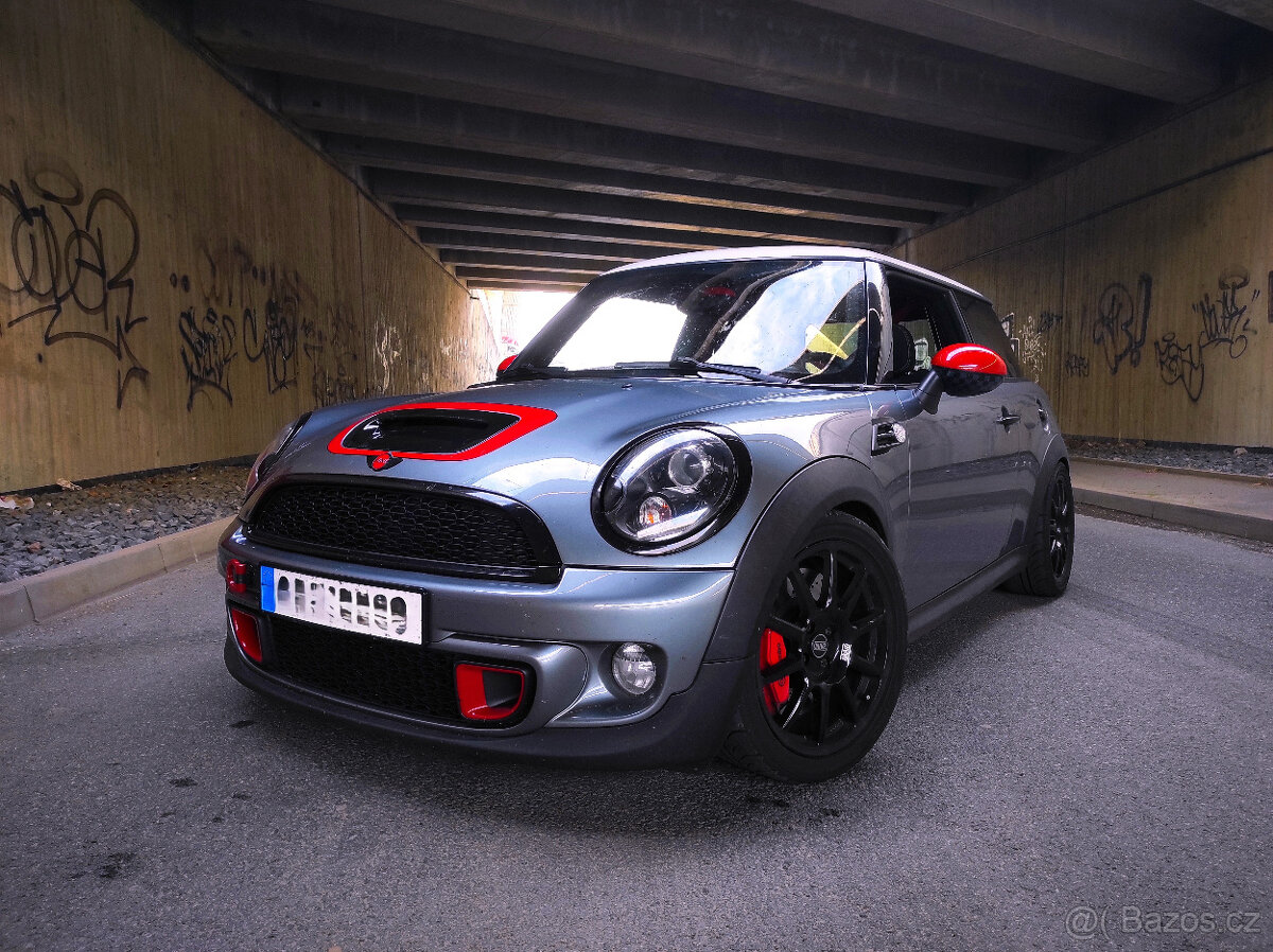 Kompletně upravený Mini Cooper R56