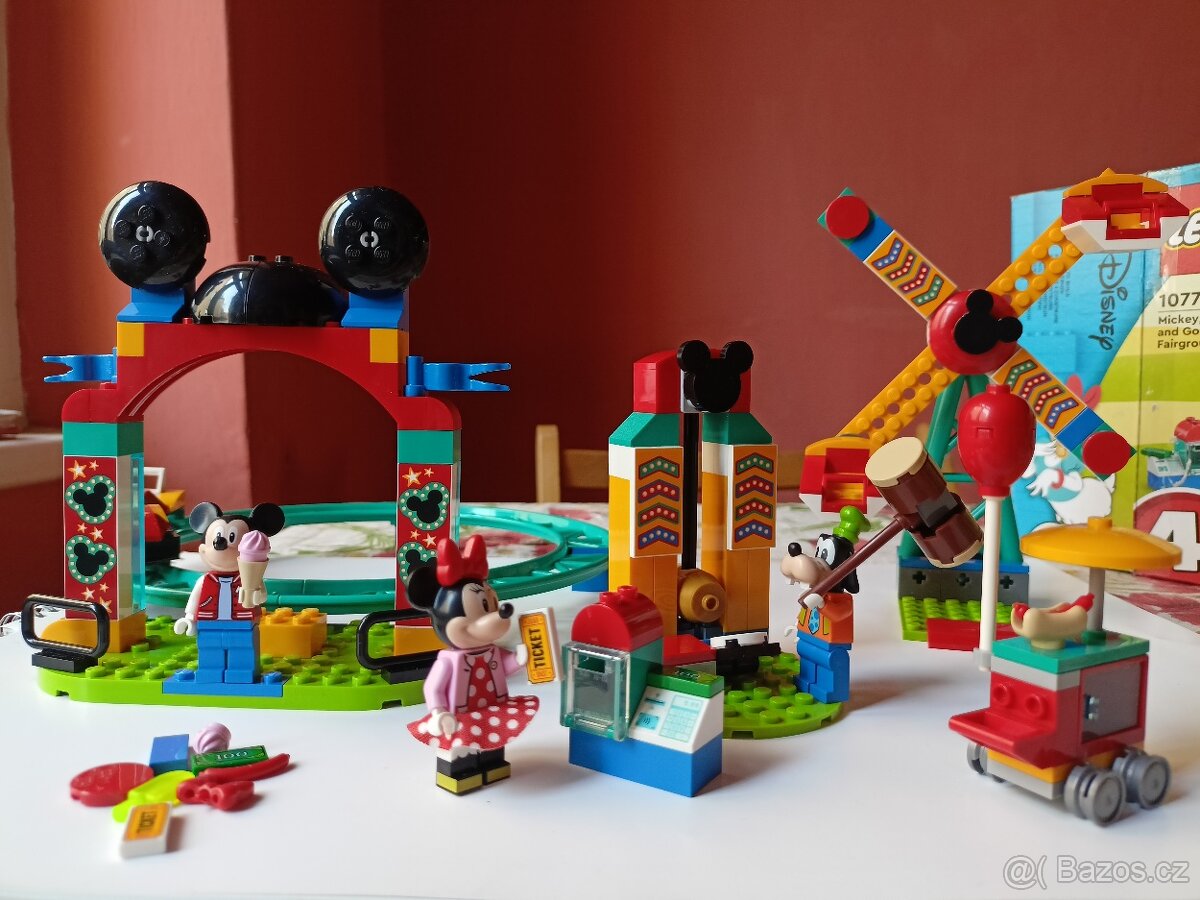 Lego Disney 10778 Mickey, Minnie a Goofy na jarmarku