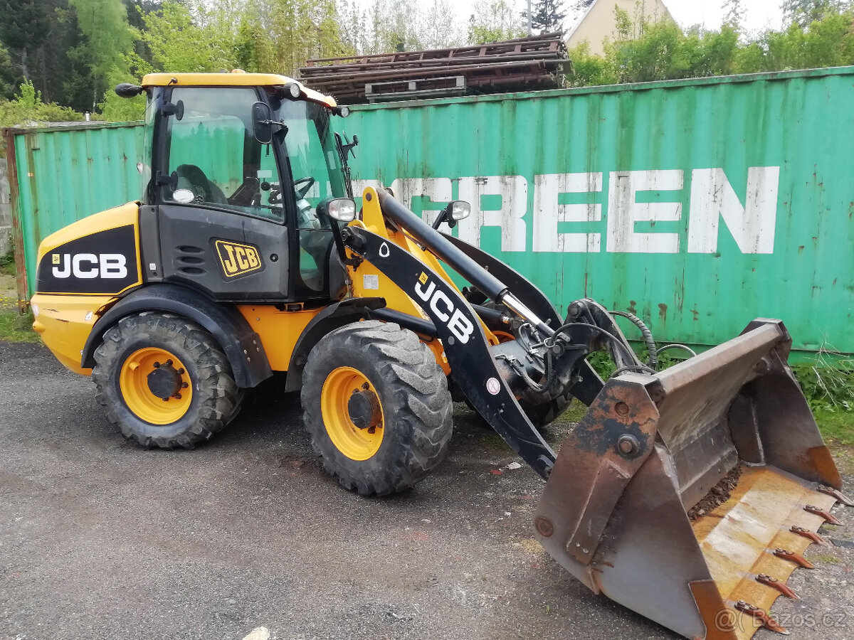 Kloubový nakladač JCB 409B, r.v. 2014, najeto 6200 Mth