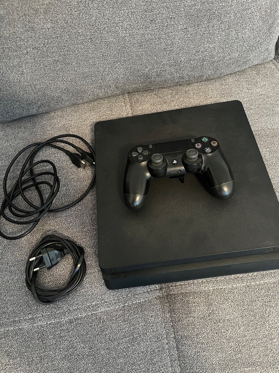 Playstation 4 slim 500gb + ovladač