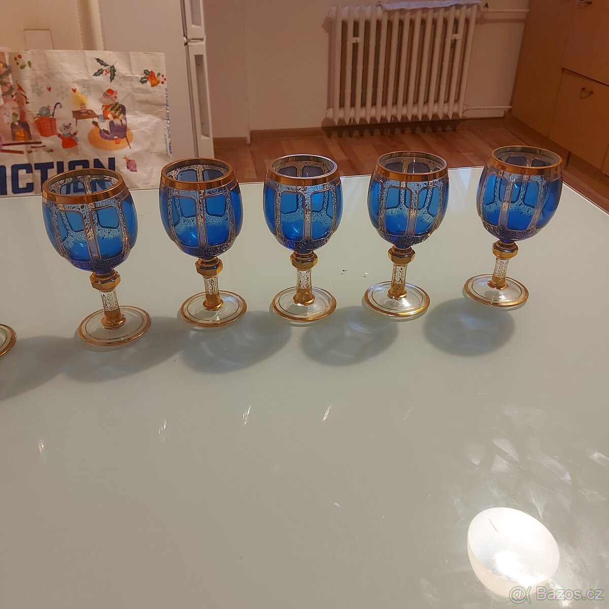 Barevně dekorované lištované sklenice na likér