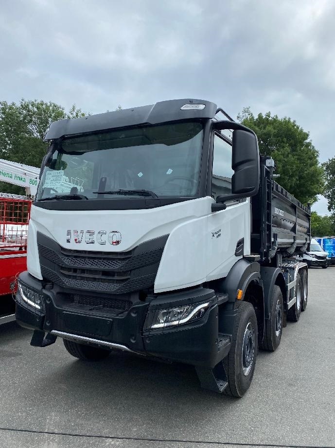 Iveco X-WAY 8x4 s nástavbou Molčík S3