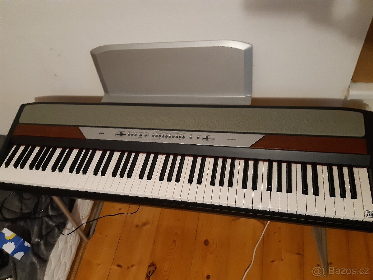 El. Klavír  Korg s 250