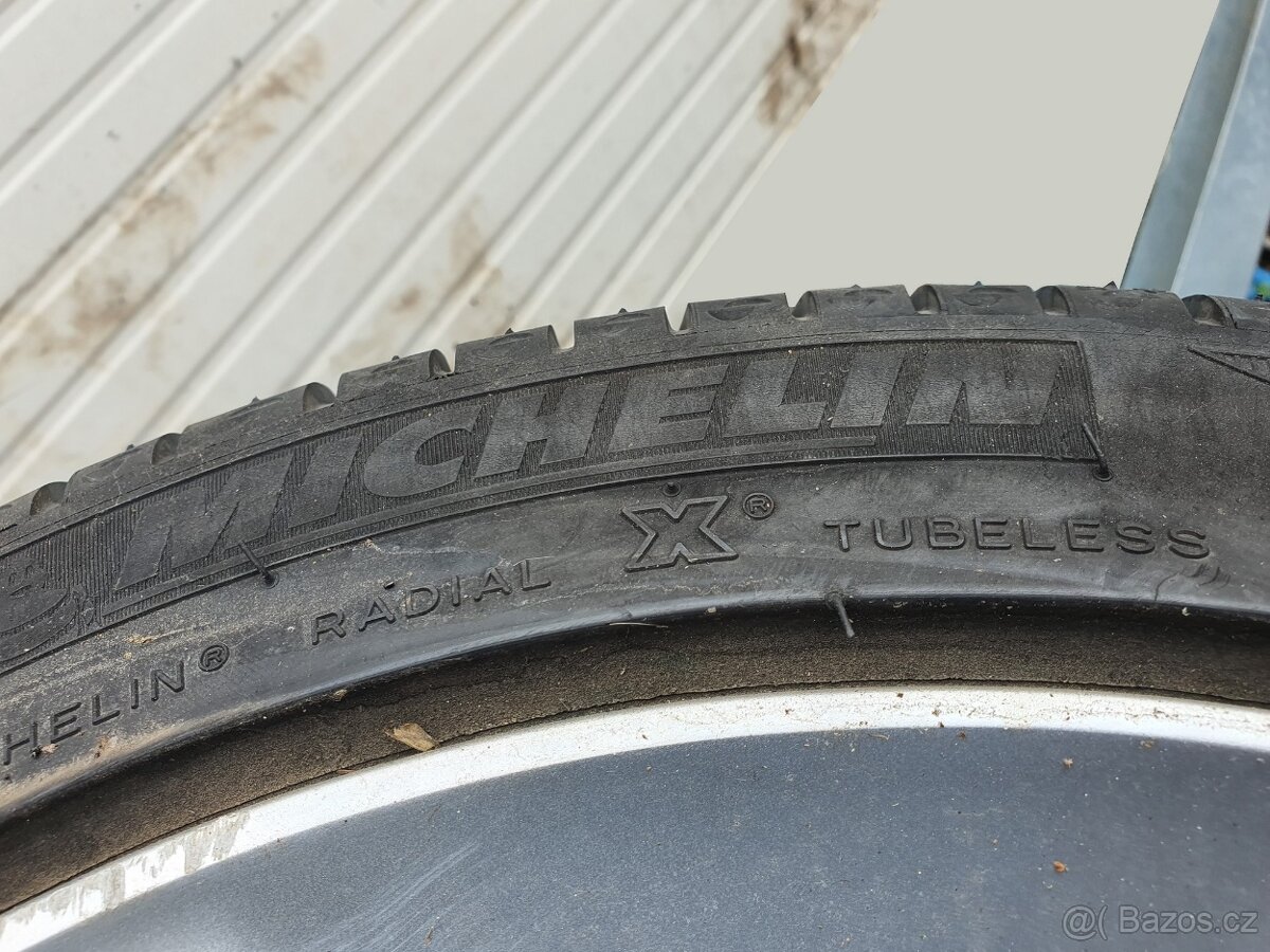 Michelin 215/45 ZR17 pěkné 2 kusy ZASLÁNÍ