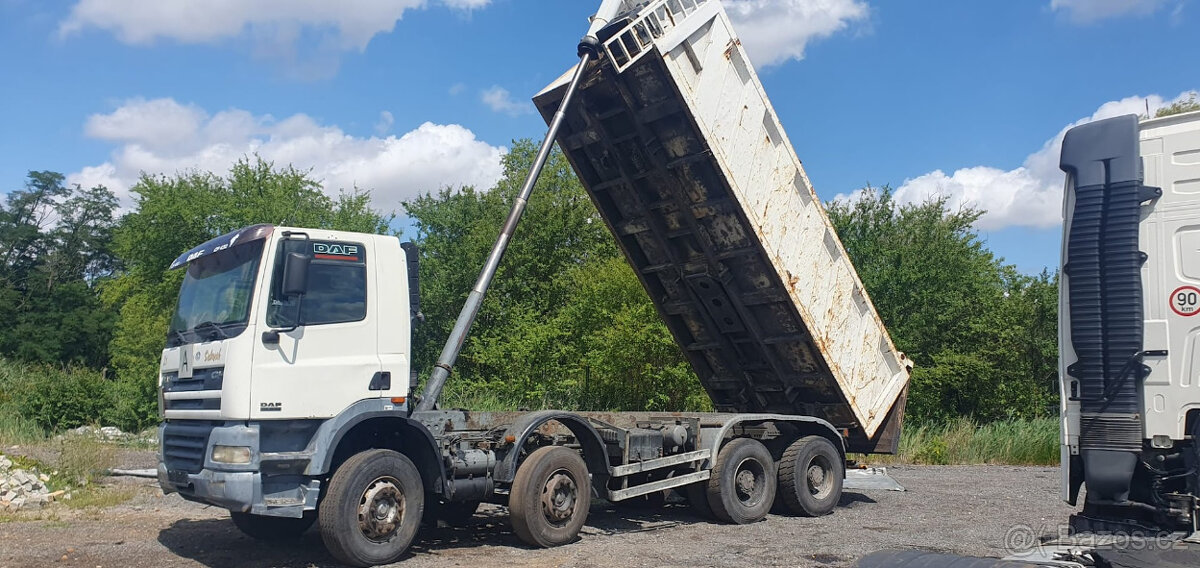 SKLÁPĚČ DAF CF 85.430, 8X4, rok 2003, manuál, EURO 3