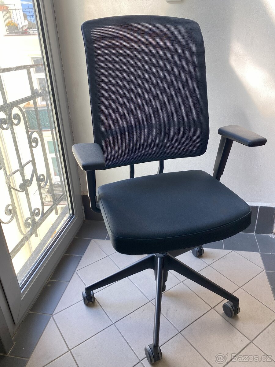 Kancelářská židle - Vitra AM Chair PC 23000,- ZÁNOVNÍ