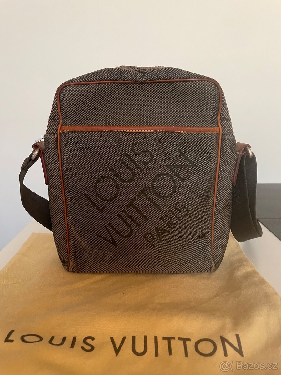 Taska pres rameno Louis Vuitton