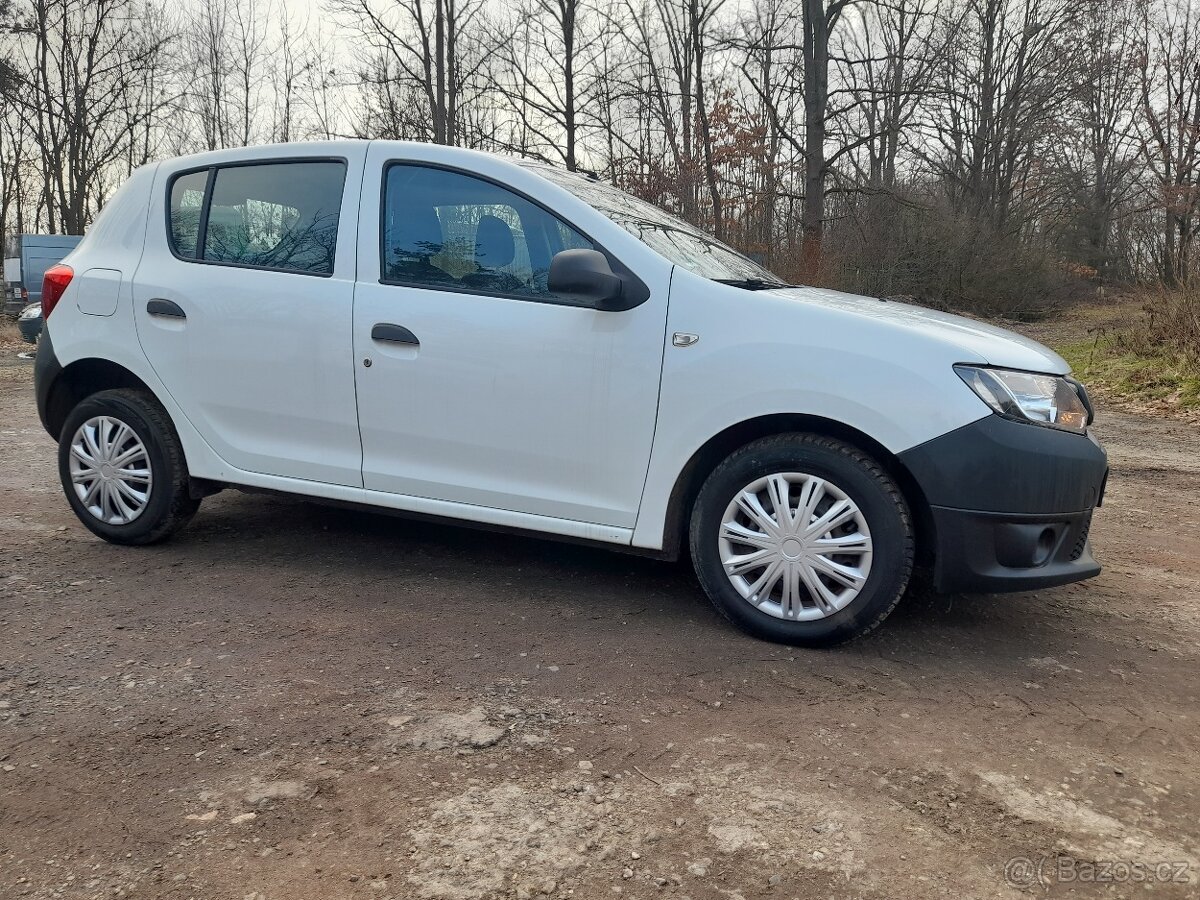 Dacia Sandero 1.2i  R.v. 2015 .NOVÁ STK A EMISE  2xklíč 