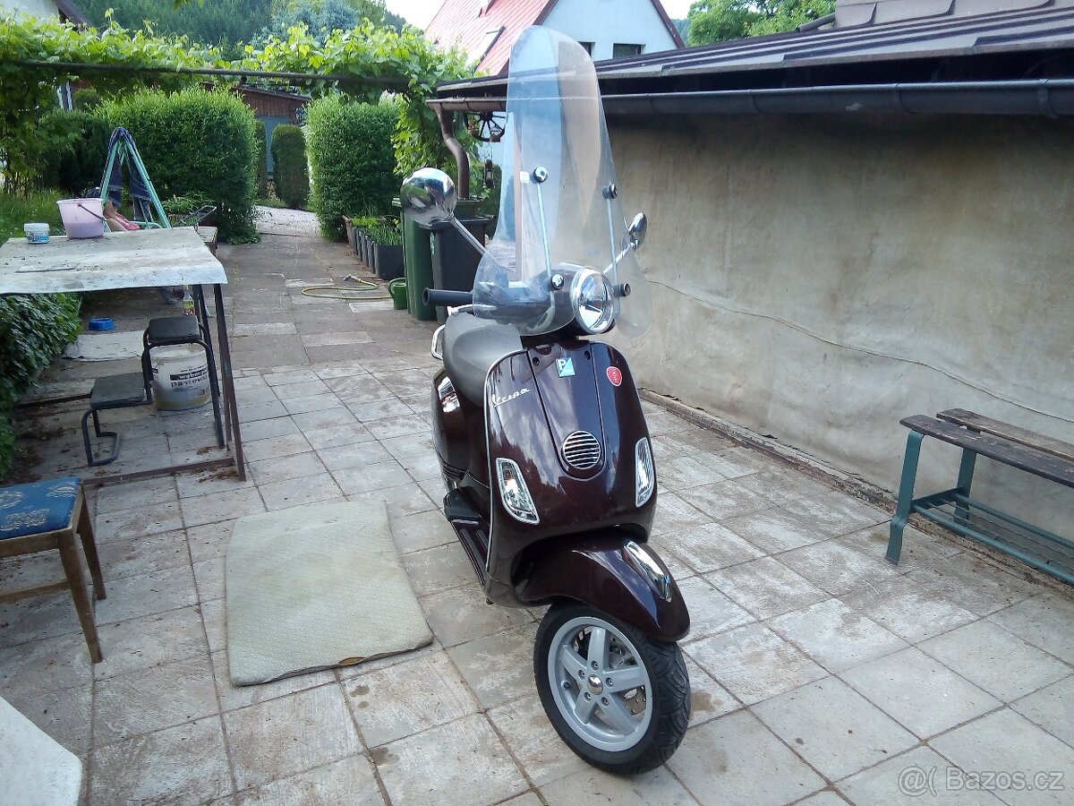 Vespa 125 LX ie skútr