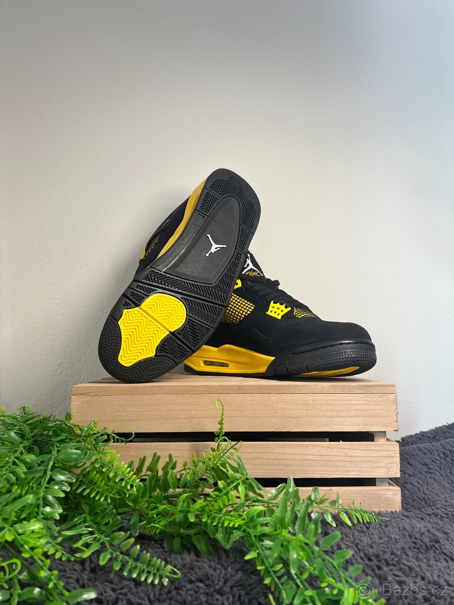 Air Jordan 4 Retro "Thunder"