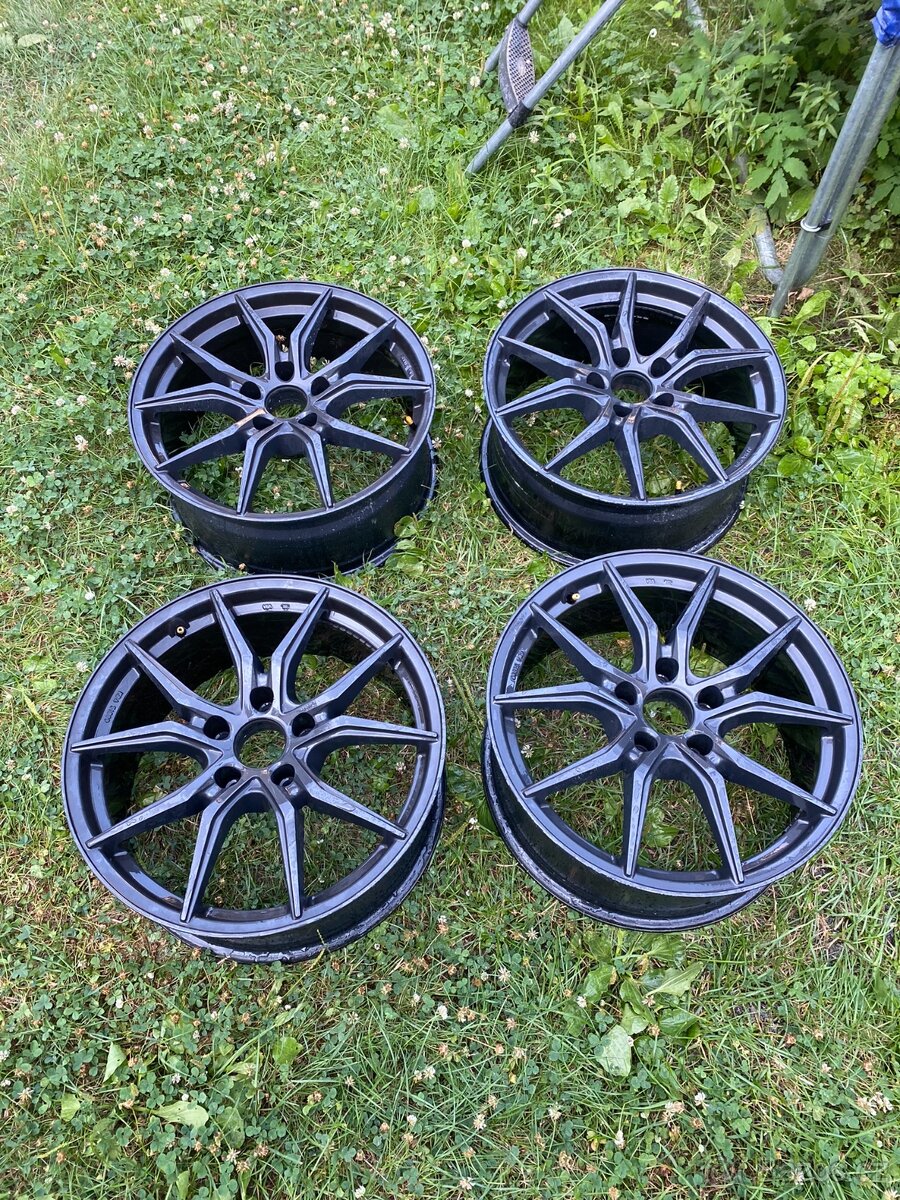 Poškozená ALU kola R18 5x120 ET35 8.0JX18H2 72,5mm