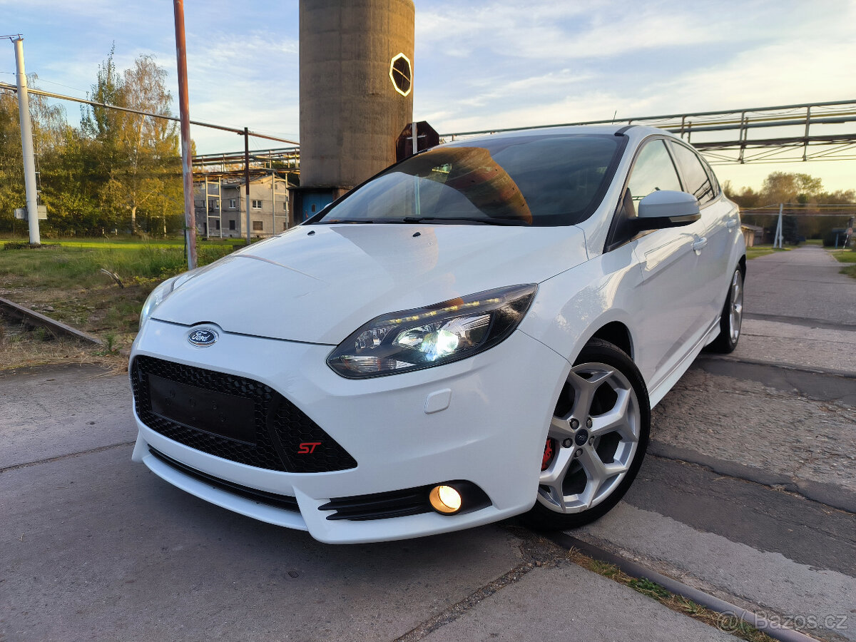 Ford Focus ST250 MK3, 2.0 184KW,12/2012,133xxxkm,VÝBAVA