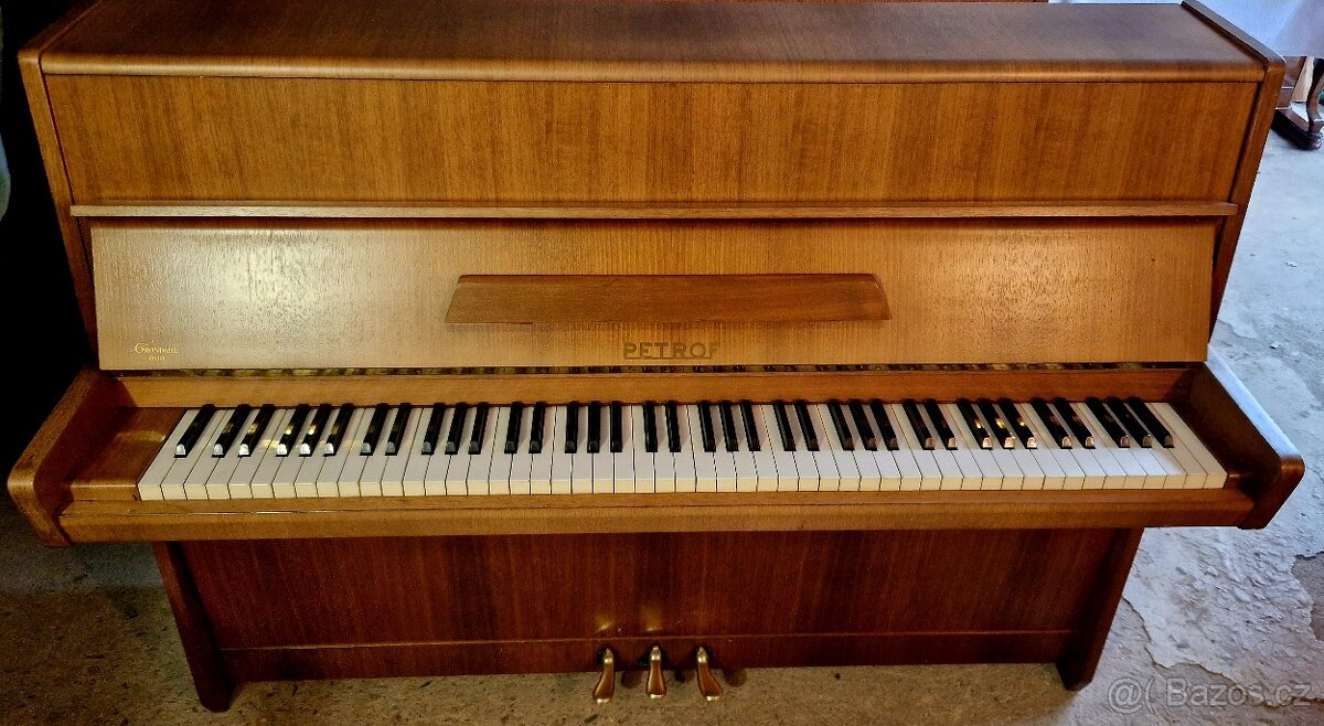 Piano Petrof - 3 pedály REZERVACE