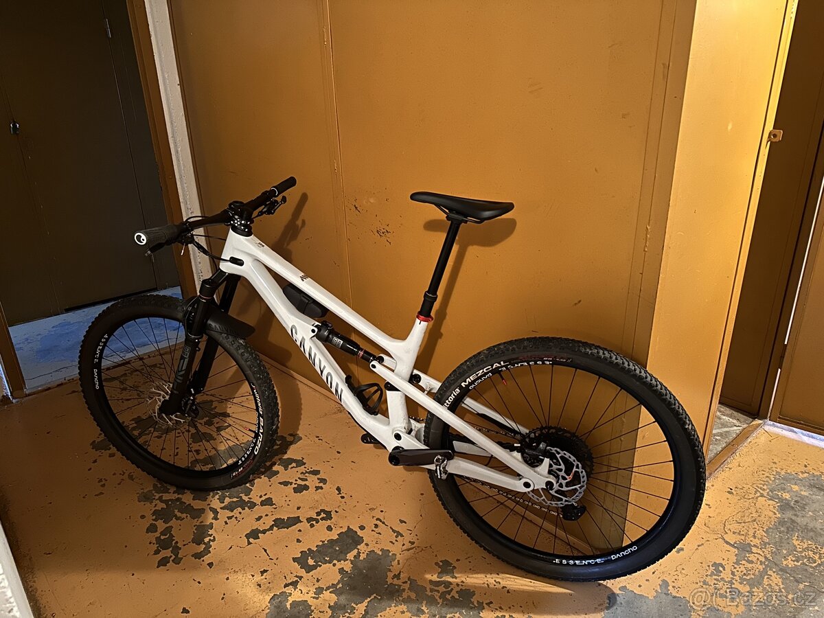 Canyon Spectral 125 karbon trail horské kolo