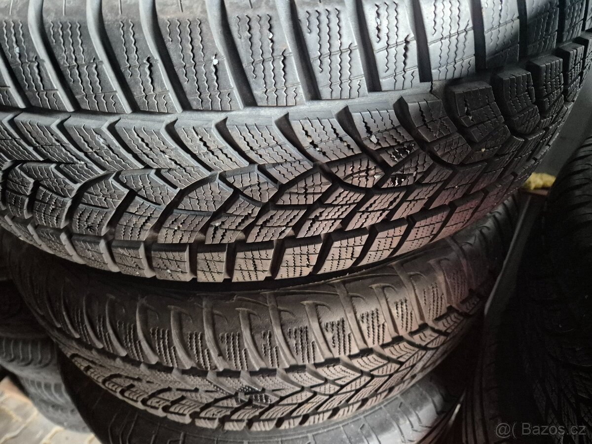 215/65 R16 Goodyear UltraGrip Performance+ zimní kola