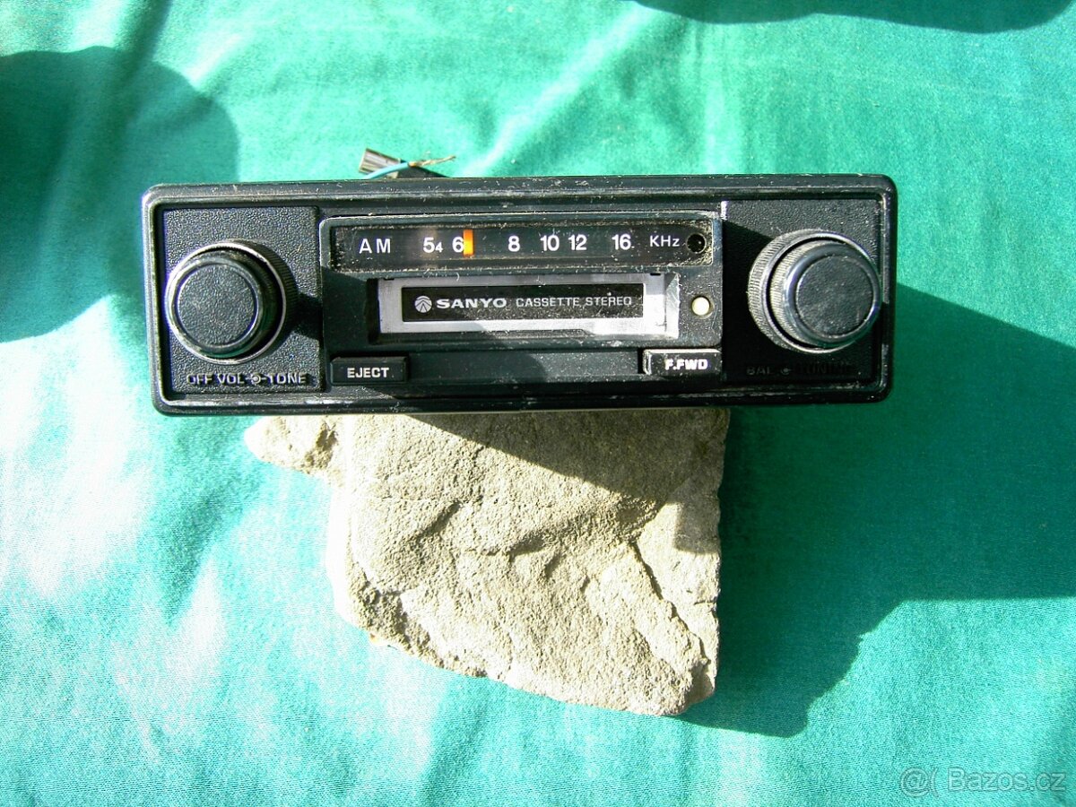 Autorádio retro SANYO CASSETTE STEREO