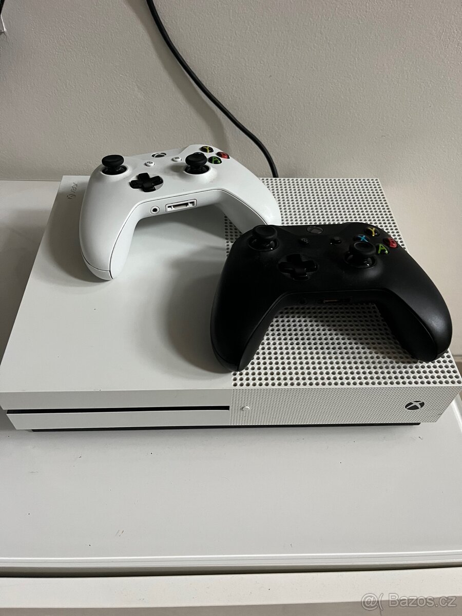 Prodám Xbox one s 500gb + 2 ovladače + 12her