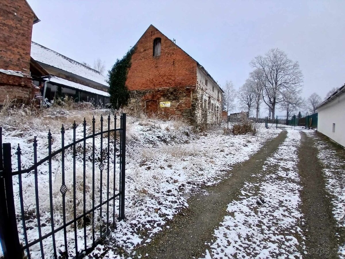 Prodej pozemku (530 m² ) se zemědělským stavením