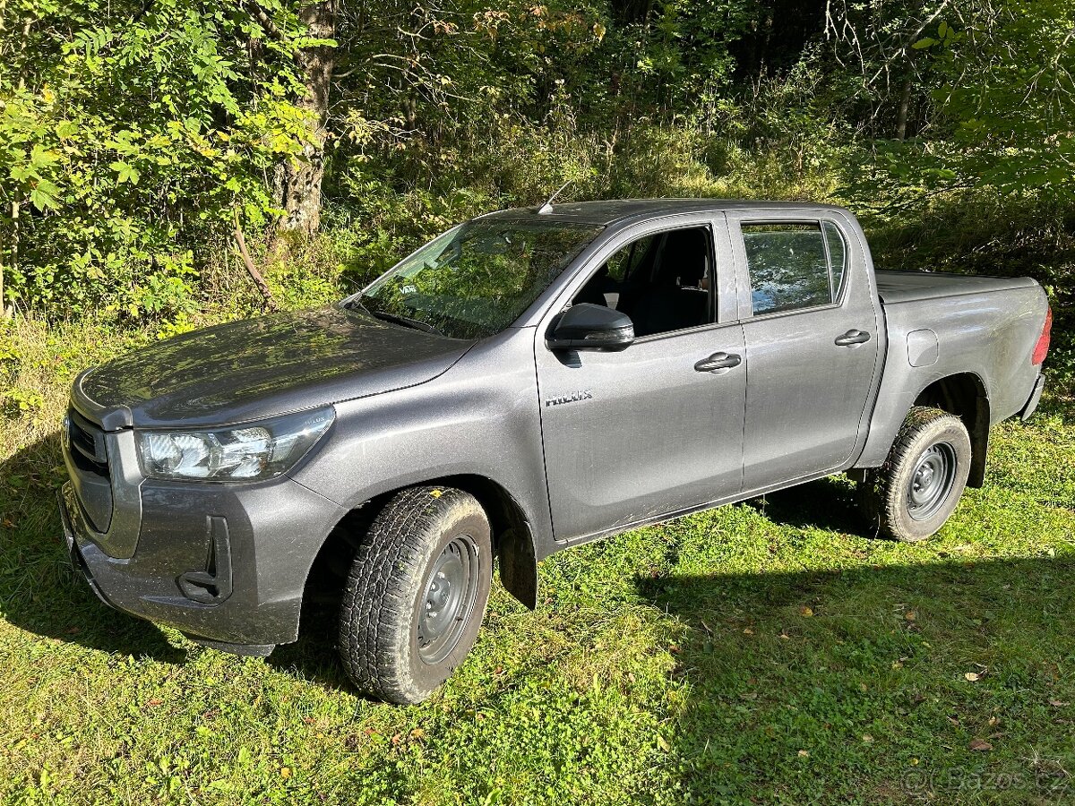 Toyota Hilux 2.4 D 110kW, r.v. 2023, záruka 2028, DPH