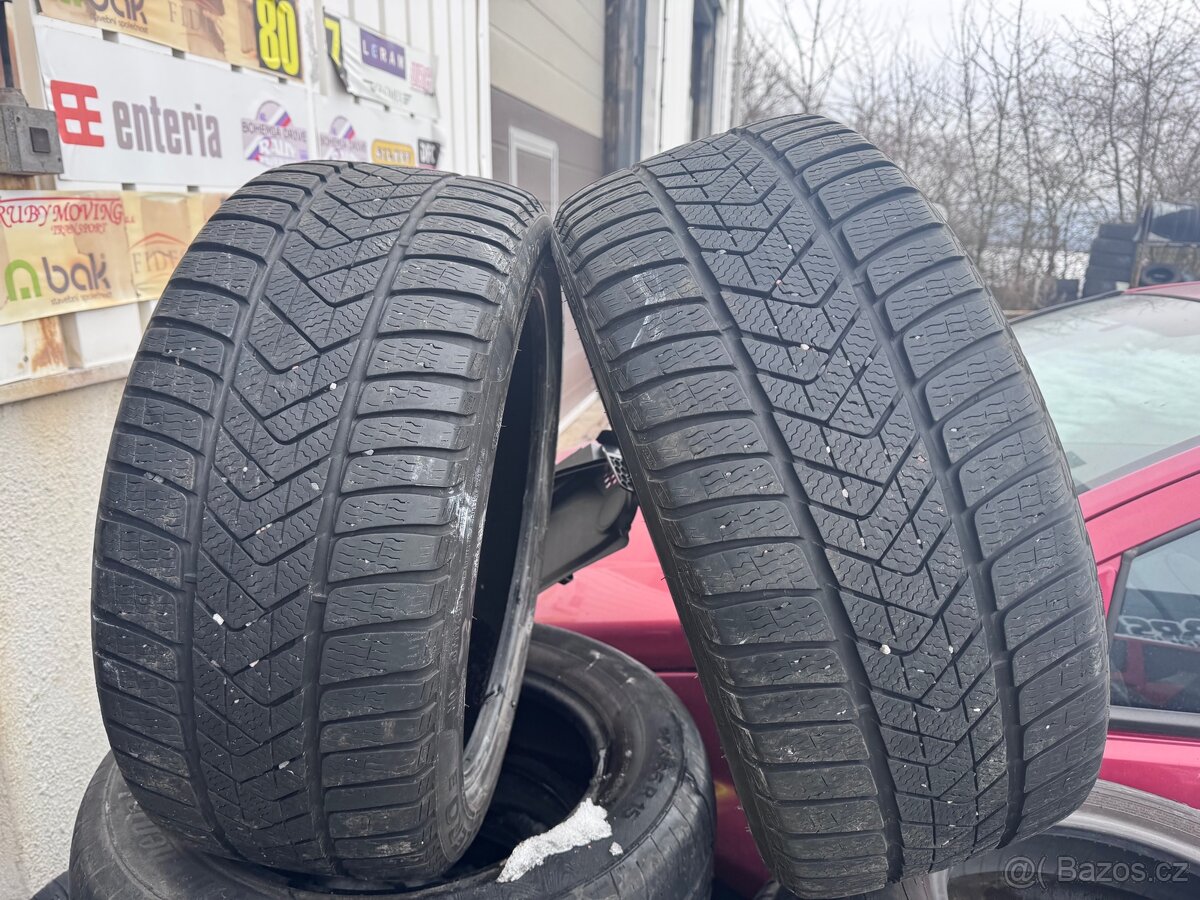 Pirelli 245/40 R18 zimní