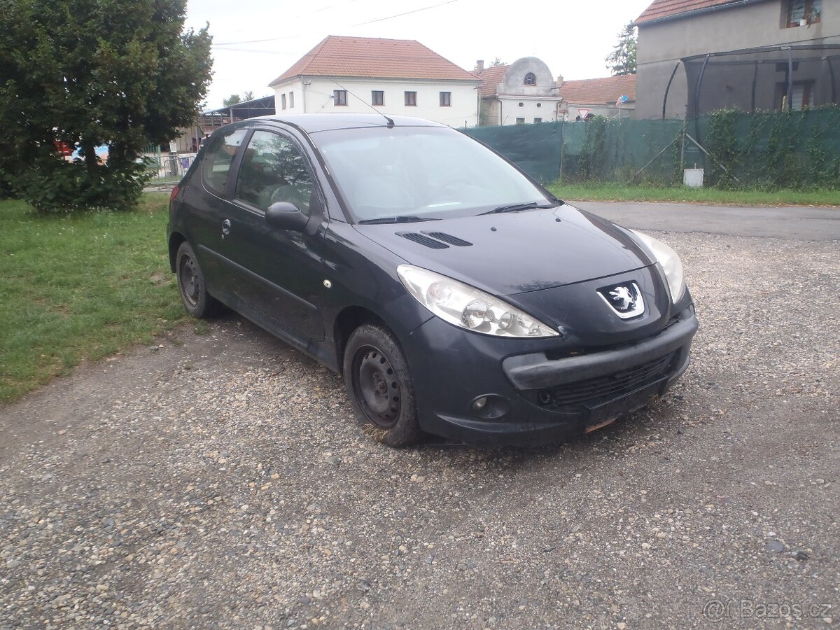 Peugeot 206+ 1.2 rok 2009 - veškeré náhradní díly z vozu