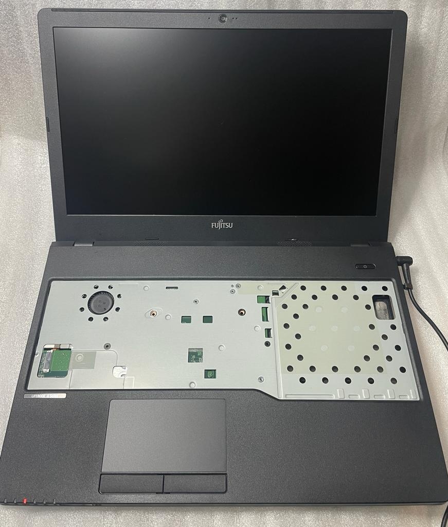 Fujitsu LIFEBOOK A359 i5-8250U + stolní klavesnice