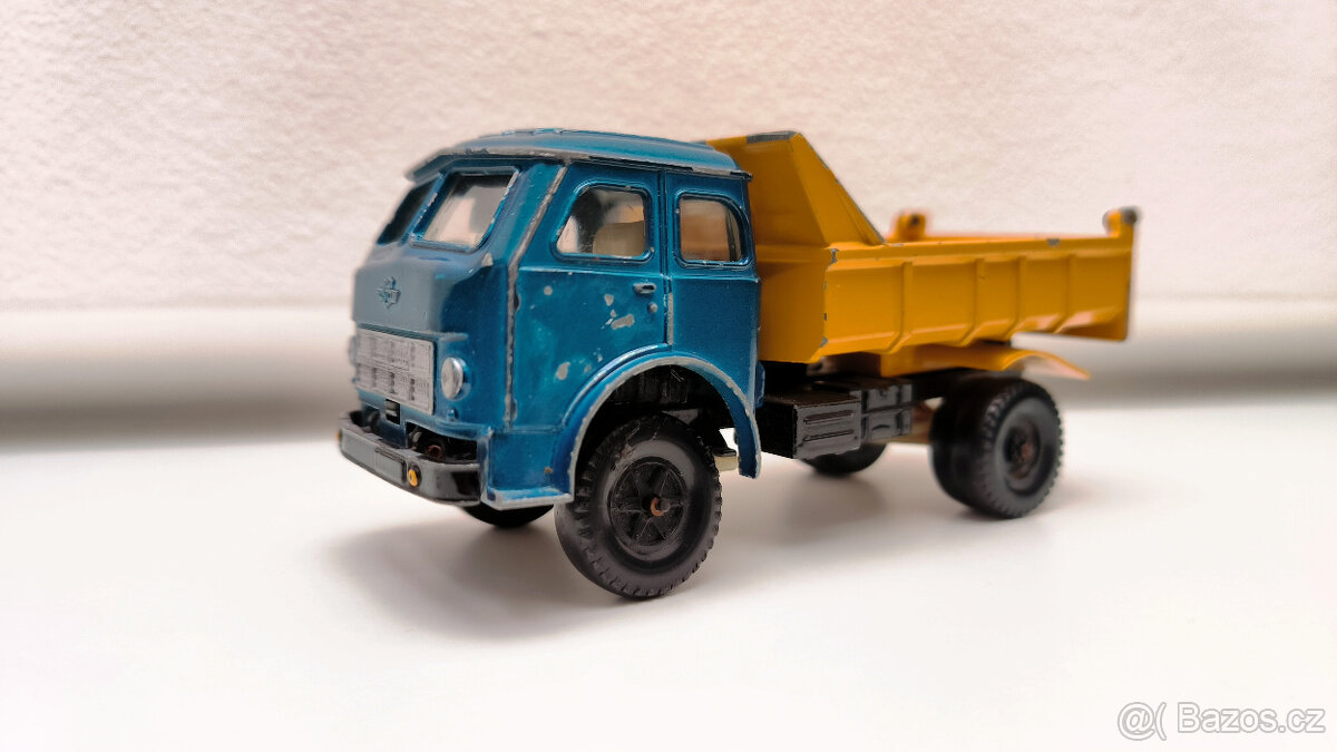 Kamaz - kovový model cca 1:43 , z 80 let